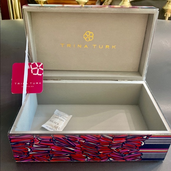 Trina Turk Acrylic Geometric Trinket Box. Size 3 1/2 X 5 X 8” - Picture 4 of 4